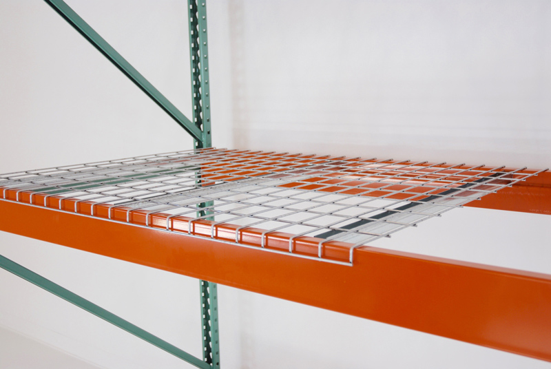 Wire mesh decking for pallet racking