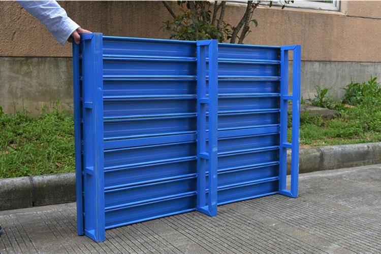 Steel pallets