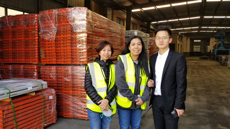 A Customer from Philippines paid a visit to our factory