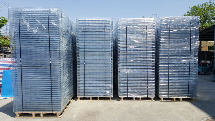 Packaging of wire mesh decking