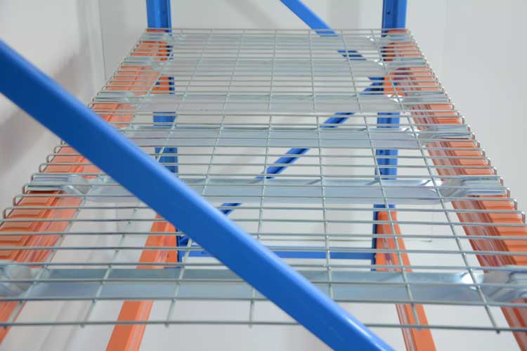 Pallet racking mesh decking