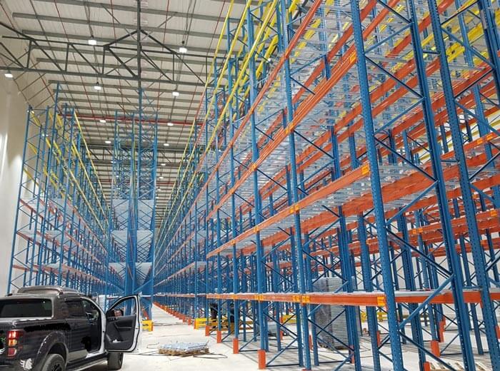 Wire mesh decking for pallet racking