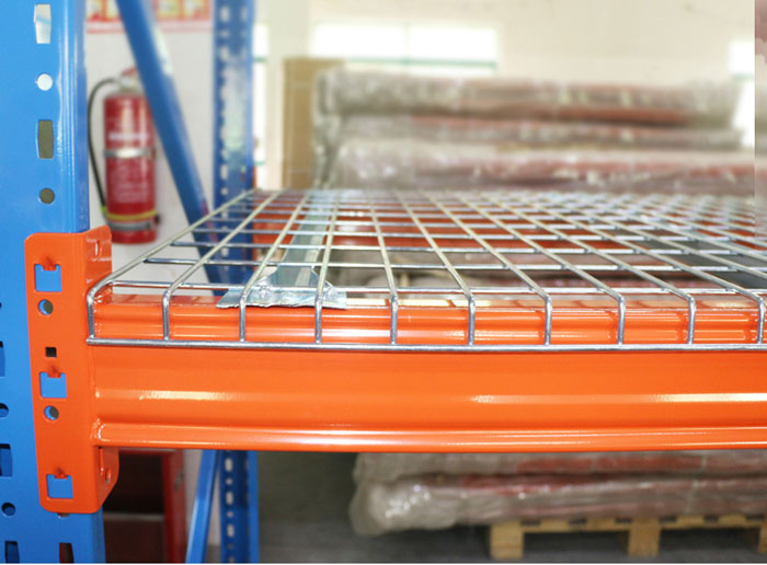 Different styles of wire mesh decking