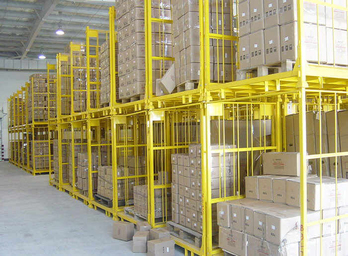 What are the characteristics of combined stacker rack?