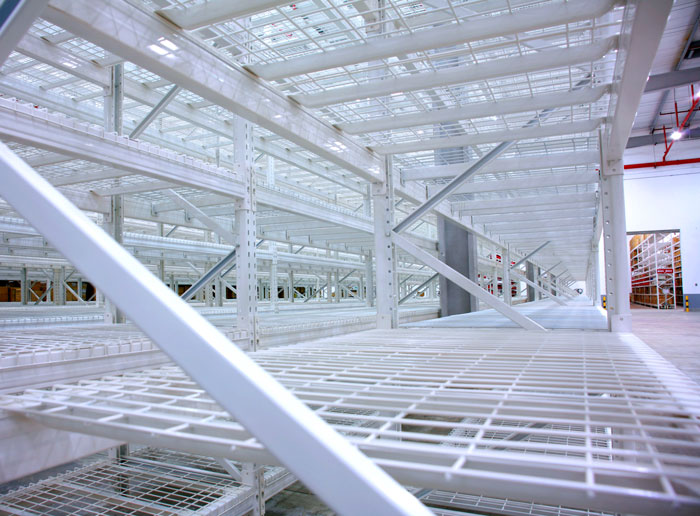 Advantages of adding wire mesh decking to pallet racking